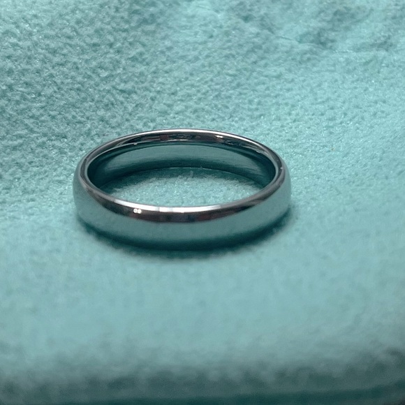 Tungsten Ring size 5.5 - Picture 1 of 3